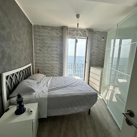 Salto Nel Blu Apartment Genoa